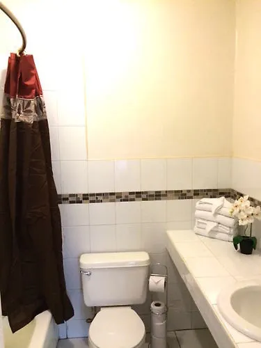 מלון נסאו Colony Club Inn & Suites
