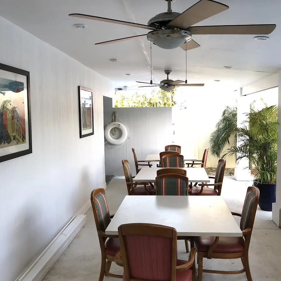 Hotel Colony Club Inn & Suites Nassau