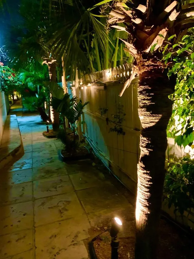 Colony Club Inn&Suites Nassau