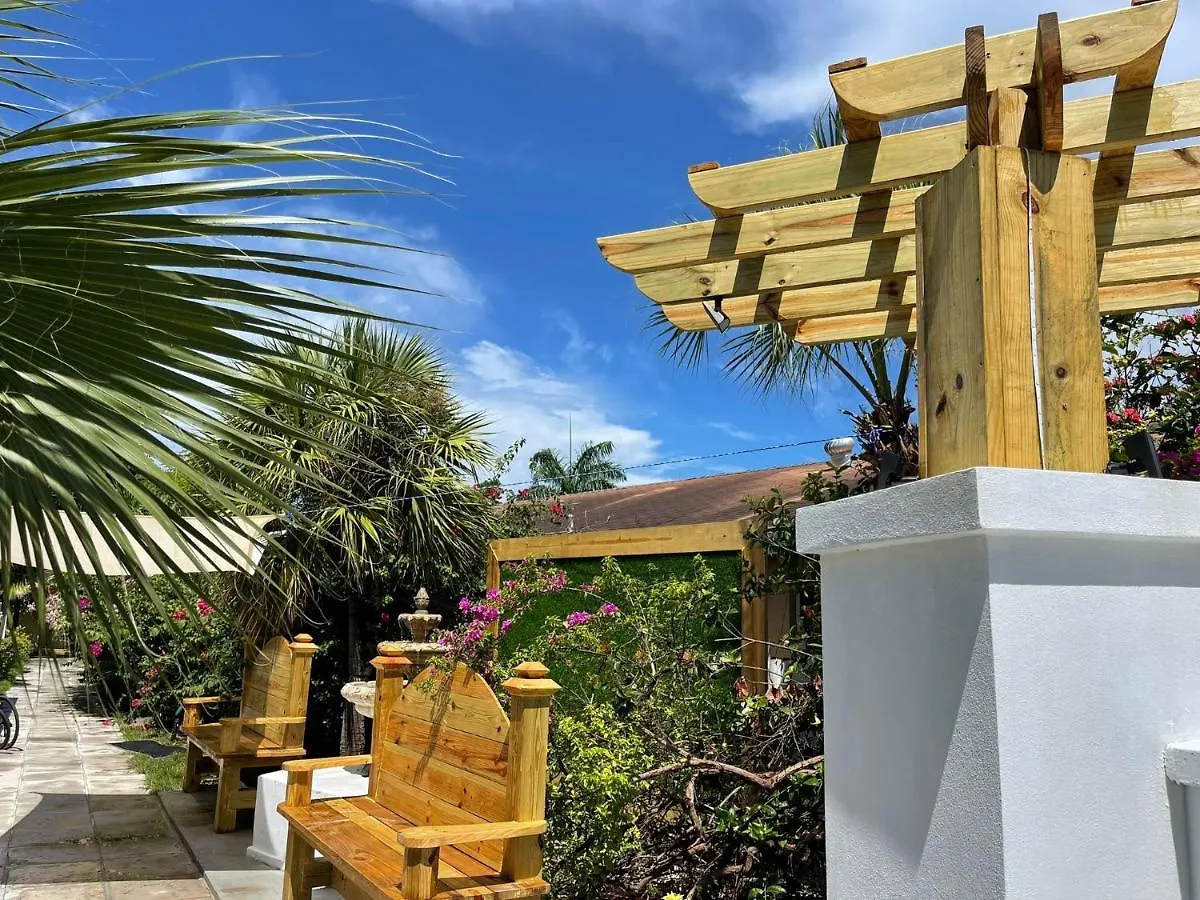 Hotel Colony Club Inn & Suites Nassau