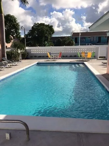 Colony Club Inn & Suites Nassau 3*,