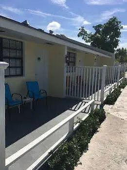 Hotel Colony Club Inn & Suites Nassau