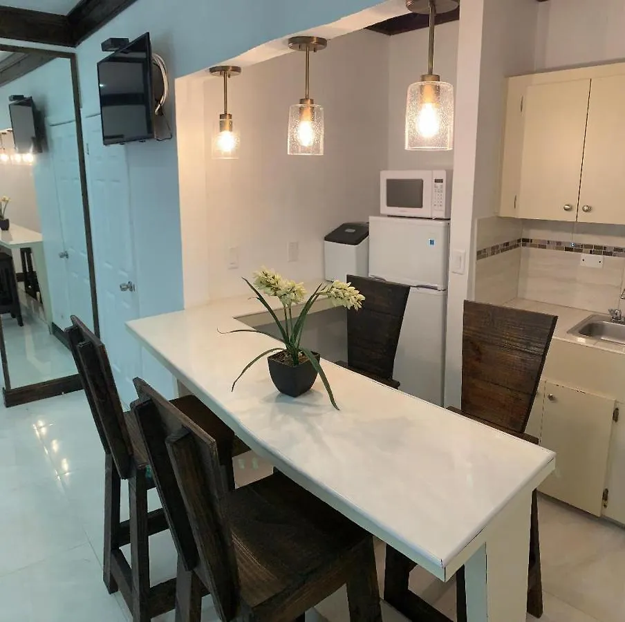 Colony Club Inn & Suites 나사우 호텔