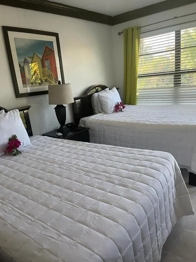 Colony Club Inn & Suites 나사우