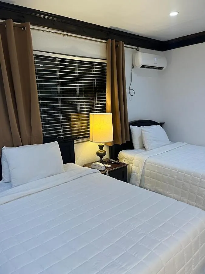 Colony Club Inn & Suites 나사우 호텔