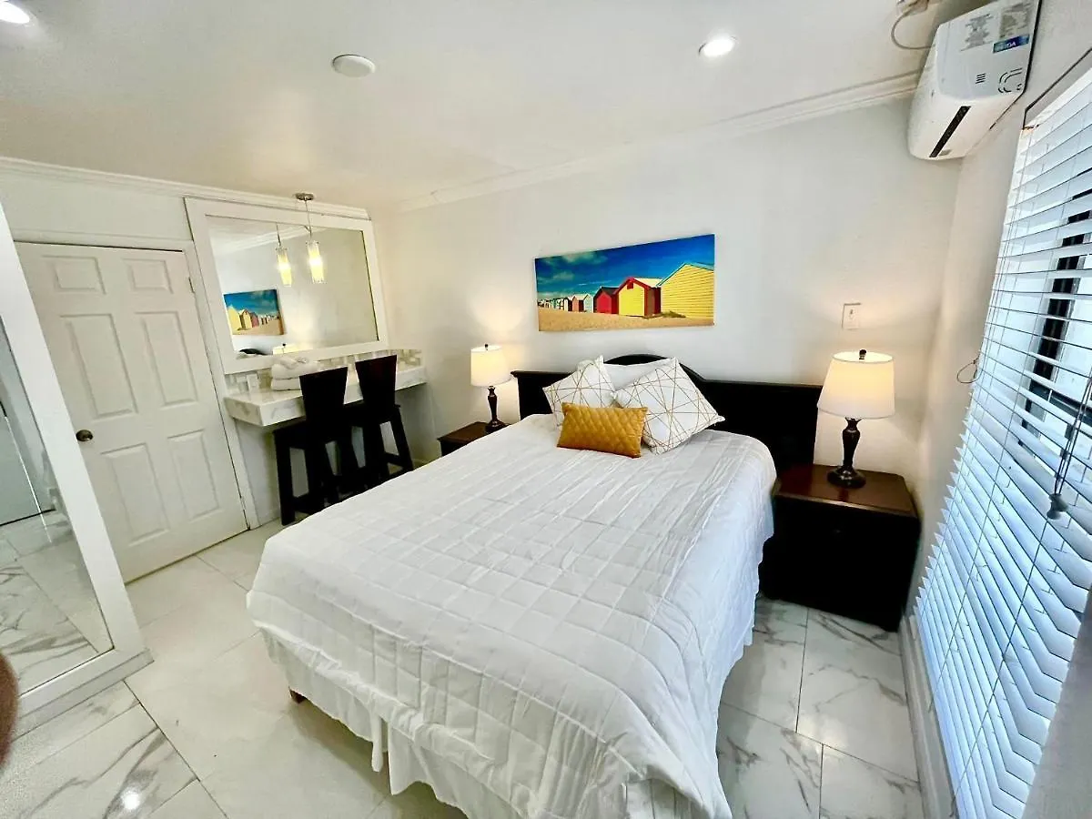 Colony Club Inn & Suites 나사우 호텔