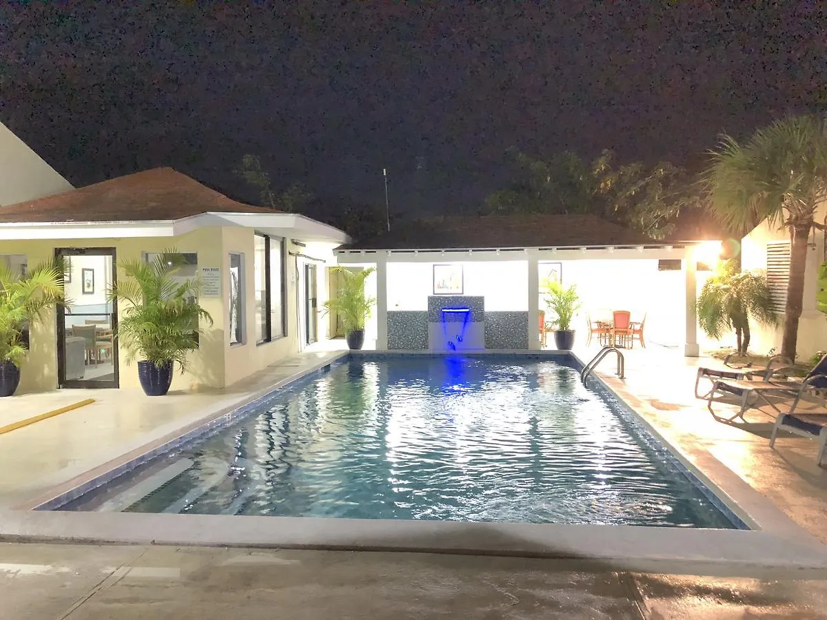 Colony Club Inn & Suites 나사우 바하마