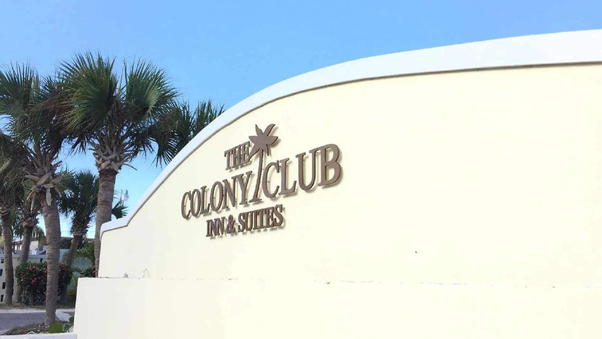 Colony Club Inn & Suites 나사우