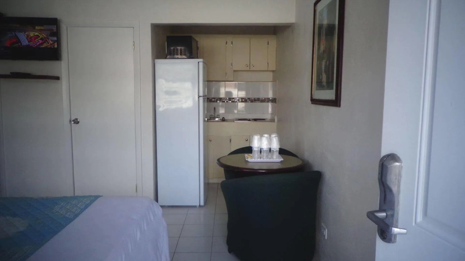 Colony Club Inn & Suites 나사우 3*,