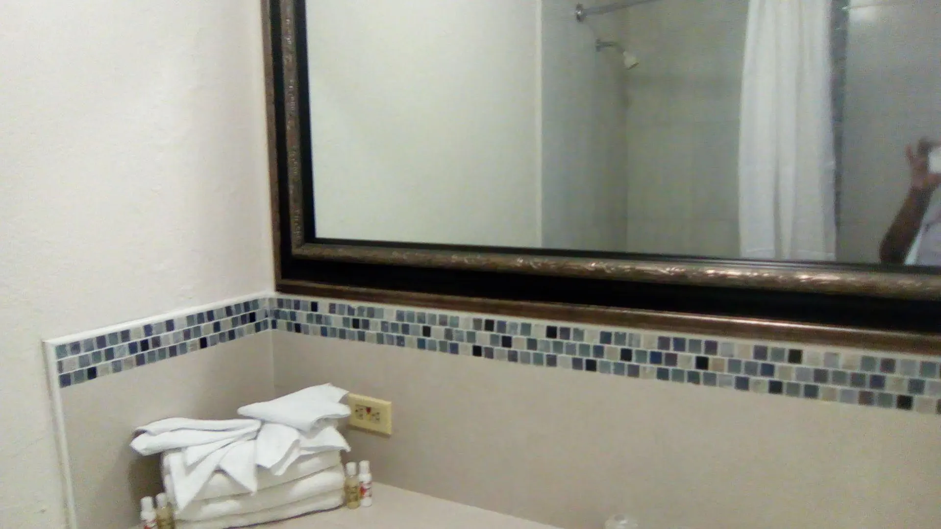 Colony Club Inn & Suites 나사우
