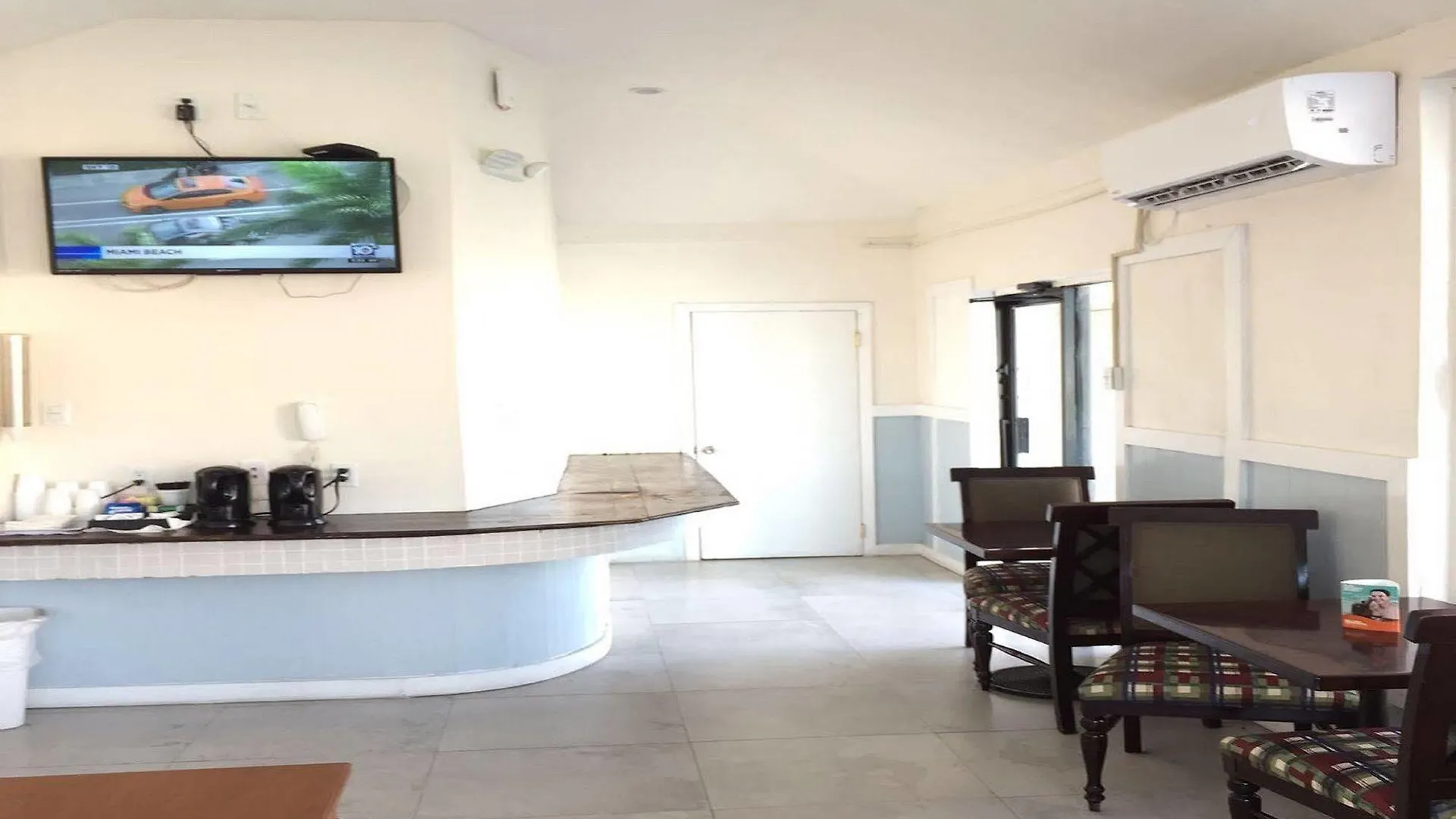 Colony Club Inn & Suites 나사우 호텔